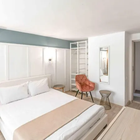 Otel Dana 4*